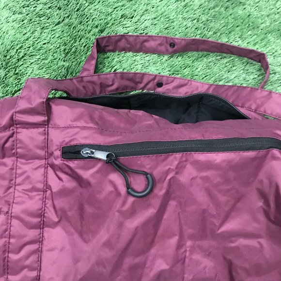 SGHS Cheer Gym Duffle Bag Screen-Used 'Dare Me' Netflix - Picture 14 of 14